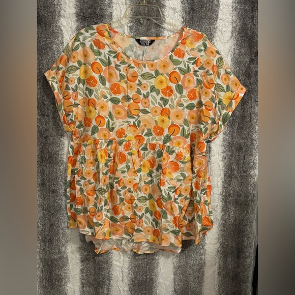 BloomChic Fruit Print Curved Hem Blouse size 1X (14-16) - Picture 10 of 14
